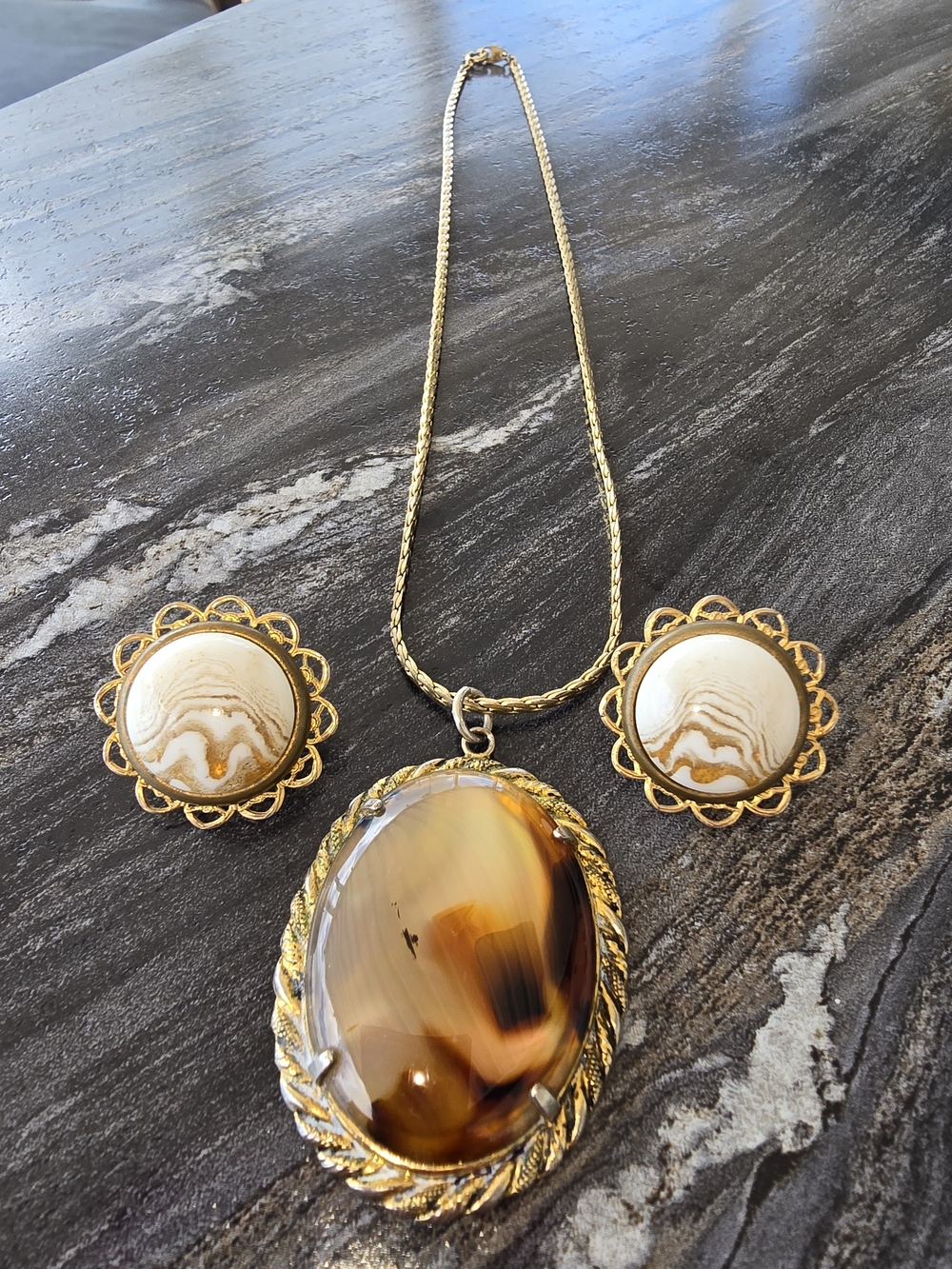 Vintage Estate Gold-Tone Brown Agate & Abalone Pendant Necklace & Earrings Set